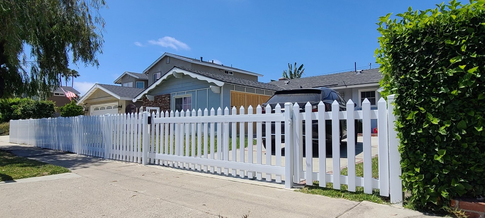 Vinyl Picket Fence