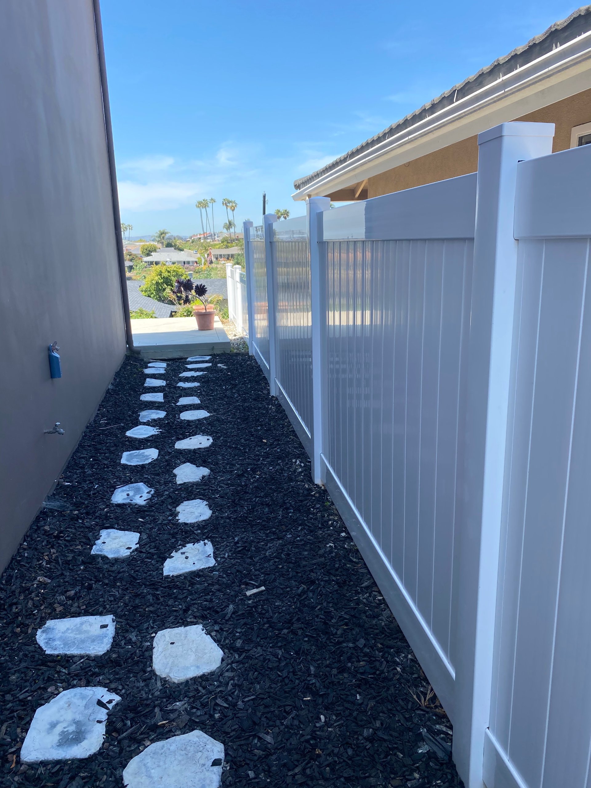 Vinyl Privacy Fence - Image 2