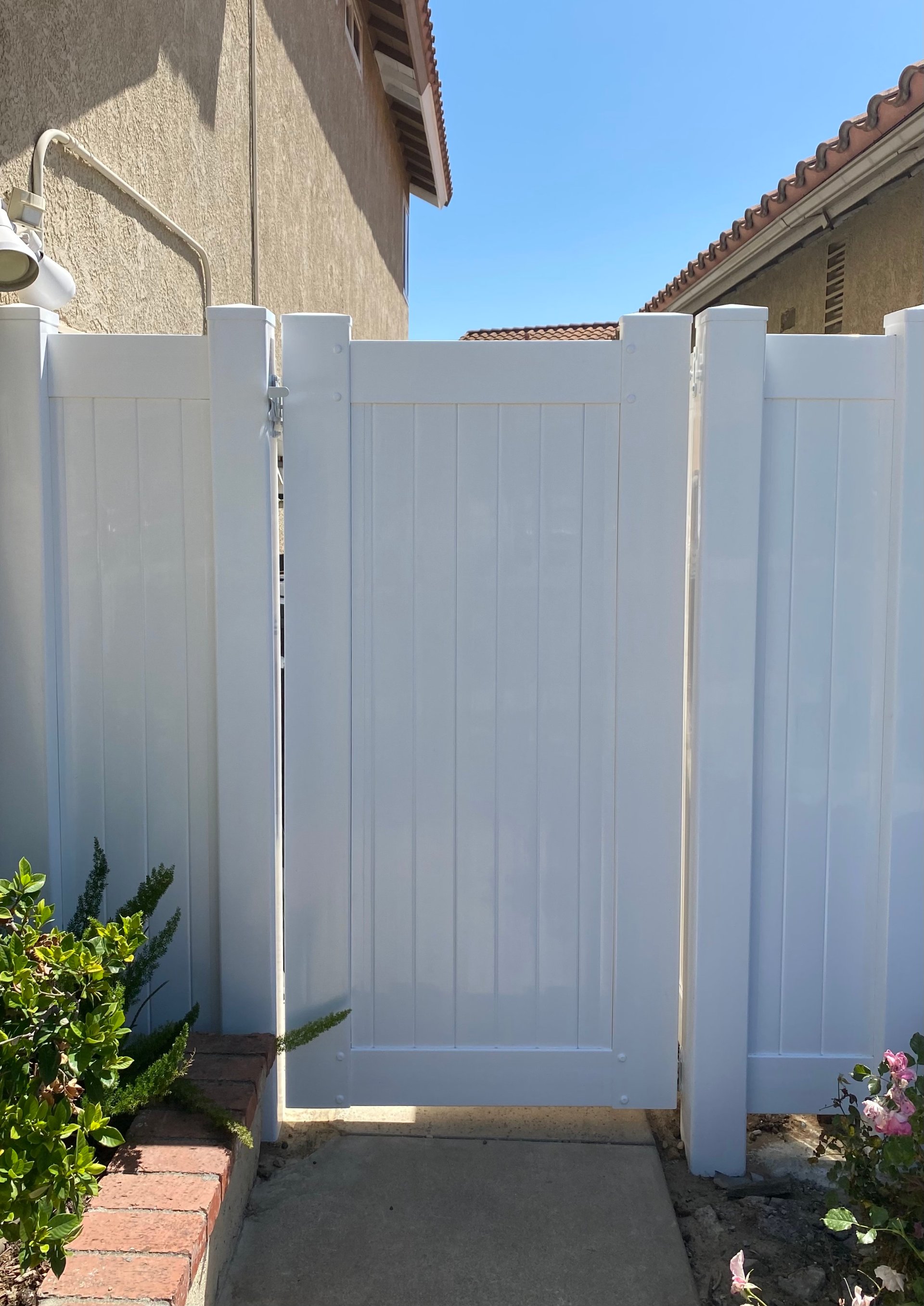 Vinyl Privacy Fence - Image 3